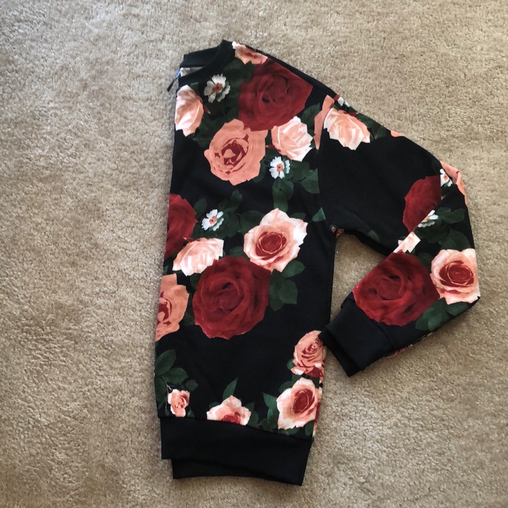 H&M’s DIVIDEND: Long-sleeve Floral Sweatshirt